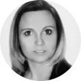 Portret kobiety w czarno-białym zdjęciu profilowym